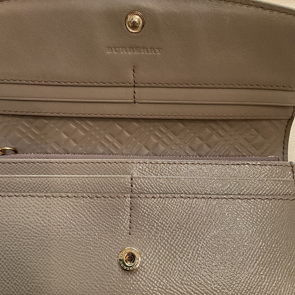 Burberry  wallet excellent Condition - Picture 3 of 9